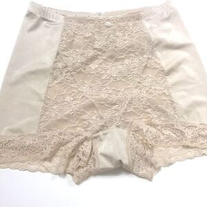 4/$30 Sale Of Short hapewea vintage blúmer lace